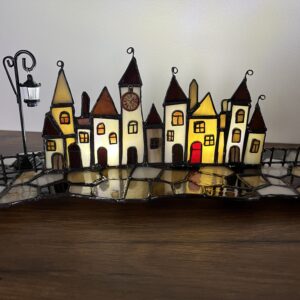 Altstadtzauber – Handgefertigtes Glas-Standbild